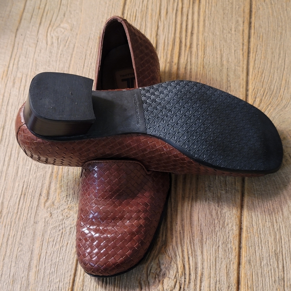 Trotters Liz Loafer - Picture 2 of 5